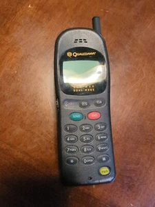 Qualcomm QCP-820 Vintage Cell Phone - Picture 1 of 4