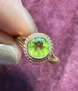 9ct 375 Gold Peridot Ring 1.68g Size K 1/2 - Picture 1 of 10