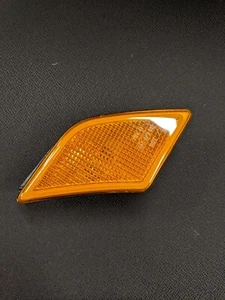 Luz de señalización/giro del parachoques delantero del lado del pasajero Mercedes-Benz W204 clase C  - Imagen 1 de 3