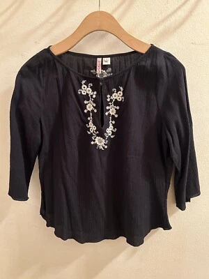 Top campesino vintage de algodón negro bordado Lux con escote ojo de cerradura, talla L Foto 1 de 4