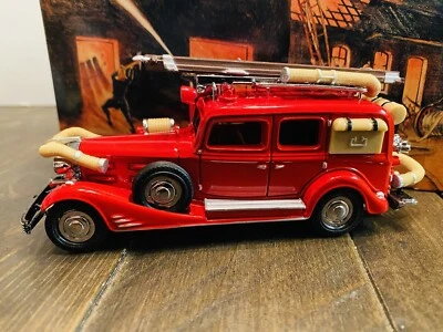 MATCHBOX 1993 MODELS OF YESTERYEAR YFE03 1933 CADILLAC FIRE WAGON - Image 1 of 4