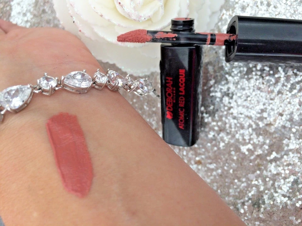 DEBORAH MILANO Atomic Rojo * Elije de Labios Líquido Efecto Brillo Color 02 Nude - Imagen 1 de 1