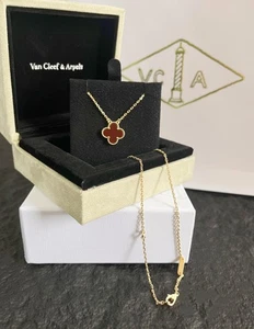 Colgante de oro cornalina Van C Arpels vintage trébol Alhambra 1 motivos - Imagen 1 de 7