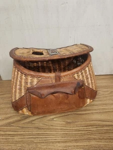 De colección Mimbre y Cuero con Correa Cesta de Pesca Creel JAPÓN #15 Frente a Presión 14"x8.5" - Imagen 1 de 9