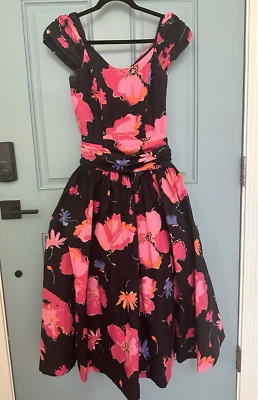 Vestido Floral Negro Rosa Vintage Años 80 Laura Ashley Gran Bretaña Falda Completa 8 Foto 1 de 4