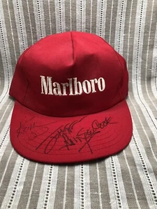 Cappello da camionista vintage Marlboro rosso a scatto regolabile firmato fascia Mel McDaniel - Foto 1 di 7