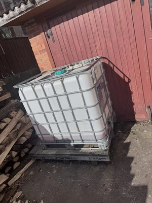 IBC Container 1000L Behälter Regenwassertank auf Palette, gereinigt   - Bild 1 von 2