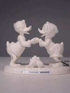 +# A004248 Goebel Archiv Muster Disney Donald Duck und Daisy 17-348 Plombe - Bild 1 von 1
