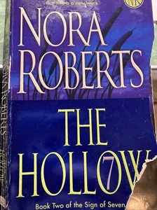 Hollow von Nora Roberts (2008, UK-Format Taschenbuch) - Bild 1 von 4