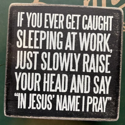 Letrero de caja Primitivos de Kathy: “En el nombre de Jesús rezo”, DIVERTIDO, cristiano, oficina Foto 1 de 4