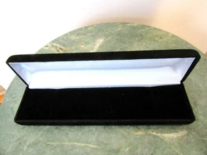 DELUXE HOCHWERTIGE SCHWARZE SAMT LEERBOX FÜR DISPLAY ARMBAND HALSKETTE UHR - Bild 1 von 5