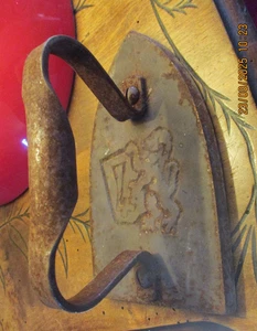 Ancien Fer à Repasser en Fonte N°4 au Lion ( Peugeot ? ) - Imagen 1 de 4