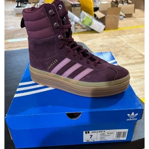 Taglia 7 Donna - Stivali Adidas Gazelle 'Maroon Gum' / ID6882 - Foto 1 di 1