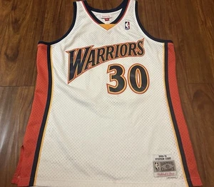 Mitchell & Ness Golden State Warriors Throwback Jersey #30 Stephen Curry - Picture 1 of 9
