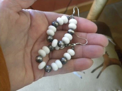 PENDIENTES CON CUENTAS DE ÁGATA BLANCA Y LG ESTERLINA 1-3/4" Foto 1 de 4