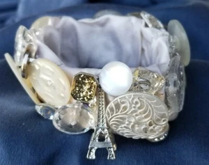 BUTTON Bracelet SILK BAND- USA - Vintage Buttons on a silk elastic band - GIFT - Picture 1 of 9