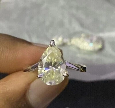 RARE 5.55 Ct Off White Diamond Solitaire Ring, 925 Silver, Excellent Luster - Image 1 of 4