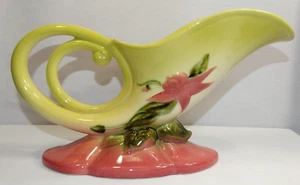 LOVELY HULL POTTERY WOODLAND CORNUCOPIA VASE W10-11" PINK/GREEN USA CIRCA 1949 - Picture 1 of 8