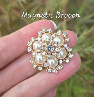 Broche magnético, perla sintética, cristal.  Broche ecuestre. Cierre de bufanda magnético. Foto 1 de 4