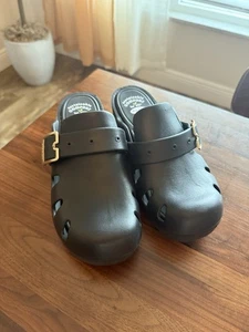 Dr Scholl's Original 365 Black Slip On Closed Toe Buckle Strap Accent Clogs 8 - Picture 1 of 5