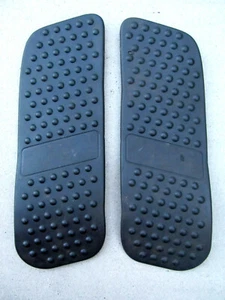 Almohadillas para reposapiés John Deere L100 derecha y derecha GX20346 GX20229 OEM - Imagen 1 de 3