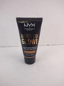 NYX Born To Glow natürlich strahlende flüssige Foundation Sienna 1 fl. Oz. BTGRF 17,5 - Bild 1 von 2