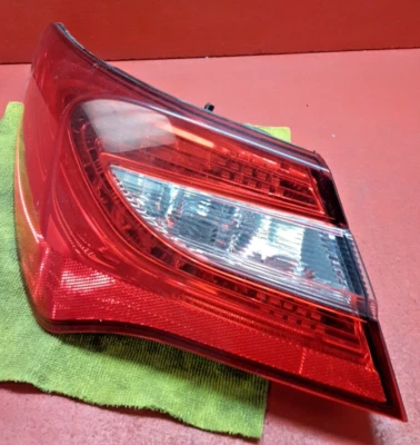 Unidad de lámpara de luz trasera izquierda Chrysler 200 2011-2014 5182525AE Foto 1 de 4