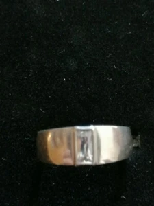 Anello da donna in argento con zircone centrale solitario - Foto 1 di 7