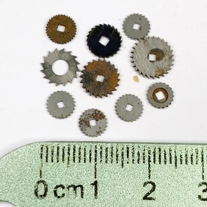Lote de 10 piezas de reparación de dientes de sierra de reloj Steampunk engranajes ruedas de trinquete plata azul A - Imagen 1 de 3
