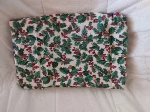 FABRIC 4 YDS CHRISTMAS HOLLY V.I.P - Picture 1 of 2