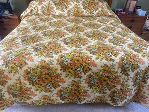Vintage MCM 70er gesteppte Tagesdecke orange gelb gold grün 101”B 114”L Springtim - Bild 1 von 12