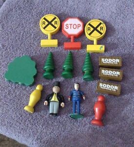 14 Thomas and Friends Train Set Accessories - Signs, Trees, Crates & More