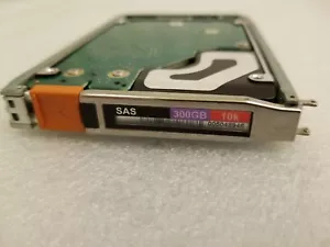 EMC 005048946 300GB 10K 6Gbps 2.5" SAS Hard Drive HDD VX-2S10-300 V3-2S10-300 - Picture 1 of 1