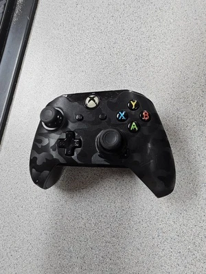 PDP WIRED CONTROLLER FOR XBOX ONE & PC BLACK CAMO 048-082 *no Cable* - Image 1 of 4