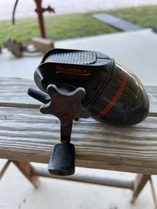 Vintage Johnson Scorpion Angelrolle schwarz rot - Bild 1 von 7