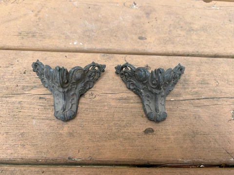 pair Ornate cast metal antique furniture feet victorian? Cover