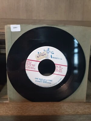 COUNTRY 45 - STONEY EDWARDS - ONE BAR AT A TIME - MUSIC AMERICA PROMO - HEAR MP3 - Imagem 1 de 2