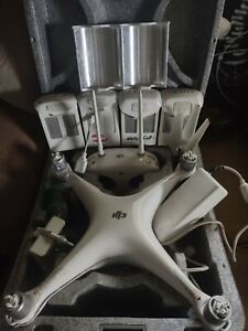 DJI PHANTOM 4 DRONE WITH BUNDLE ACCESSORIES (FOR PARTS OR REPAIR)