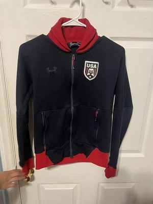 Chaqueta Under Armour USA para niño talla juvenil mediana Foto 1 de 4
