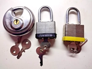 Lot 3 Padlocks "Parker, Guard, Nameless Brand" Each w/ 2 Original Keys - Picture 1 of 13