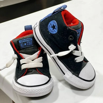 Zapatos de bebé Converse All Star talla 4C para niños pequeños negros rojos azules ¡EXCELENTE ESTADO USADOS! Foto 1 de 4