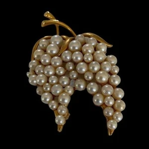 Vintage Marvella 24 Gold Plated Faux Pearl Double Grape Cluster Brooch - Picture 1 of 2