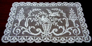 Viktorianisches Deckchen / kleiner Läufer feines Filetnetz Spitze schöne Arbeit schönes Design - Bild 1 von 5