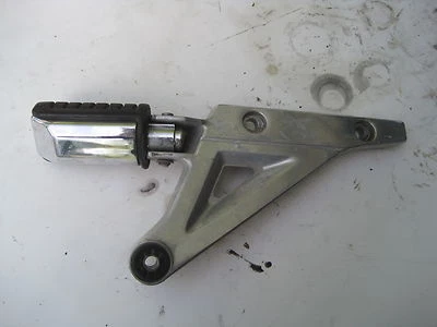 84 85 Honda V30 MAGNA VF500C VF500 ПРАВОСТОРОННЕЕ КРЕПЛЕНИЕ ГЛУШИТЕЛЯ PILLION PEG - Изображение 1 из 2