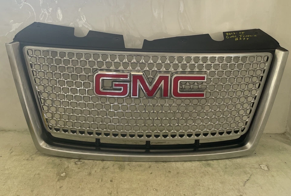 2013 2014 2015 2016 GMC TERRAIN Grelha dianteira OEM usada 22820043 Denali - Imagem 1 de 4