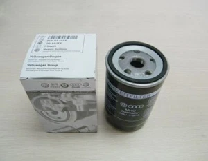 Véritable Volkswagen Huile Filtre 06A115561B Audi A3/A4/A6 / Tt 1.8i 20v / Turbo - Picture 1 of 1