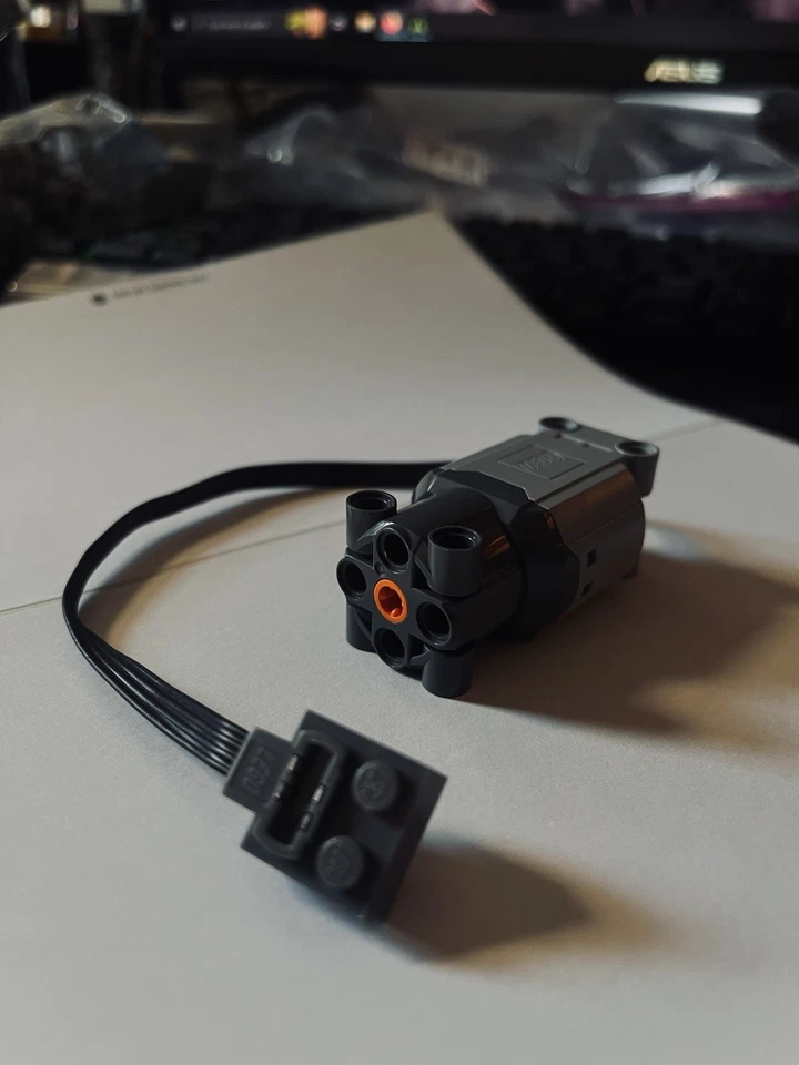 LEGO PART 99499 Motor, Large, Power Functions with Dark Bluish Gray Bottom - Image 1 of 1