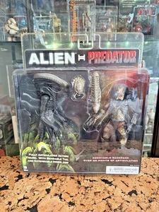 Neca - ALIEN VS PREDATOR ( 2 fig pack) 2010. - Picture 1 of 12