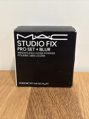 Mac Studio Fix Pro Set + Blur Weightless Loose Powder (0.42oz/12g/Translucent) - Image 1 of 2