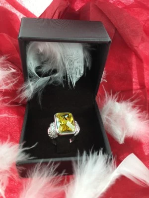 Gc GUESS 925 Sterling Silver Beautiful Yellow Gemstone & CZ Ring (SZ 7) - Image 1 of 4